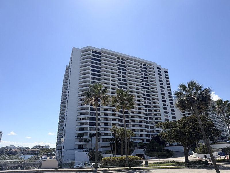 Olympus Condo main photo
